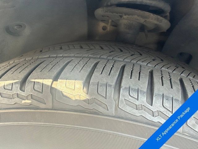 Used 2018 Ford Explorer XLT w/ Equipment Group 202A FWD image 4