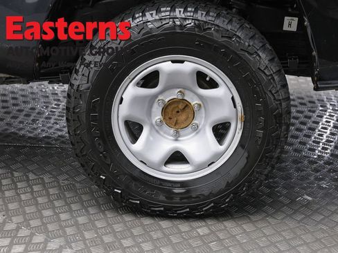 Used 2023 Toyota Tacoma SR AWD/4WD image 8