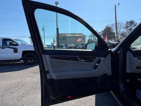 Used 2010 Mercedes-Benz C 300 4MATIC Sedan image 9