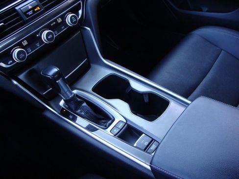 Used 2018 Honda Accord Sport image 15