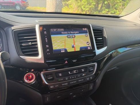 Used 2017 Honda Pilot Touring image 9