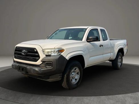 Used 2016 Toyota Tacoma SR RWD image 1