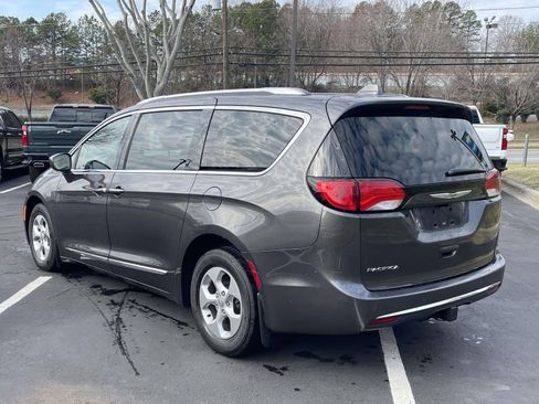 Used 2017 Chrysler Pacifica Touring-L Plus image 7