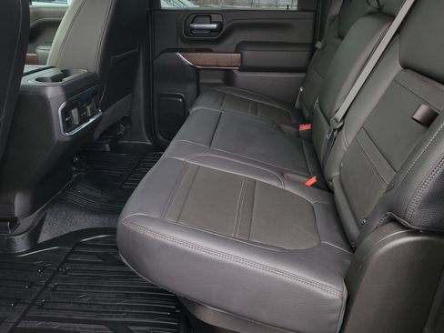 Used 2022 GMC Sierra 3500 Denali w/ Denali Ultimate Package image 11