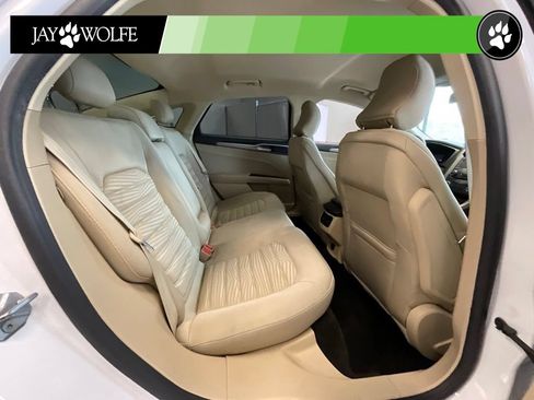 Used 2016 Ford Fusion SE FWD image 18