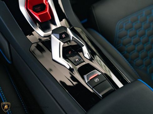 Used 2021 Lamborghini Huracan EVO image 18