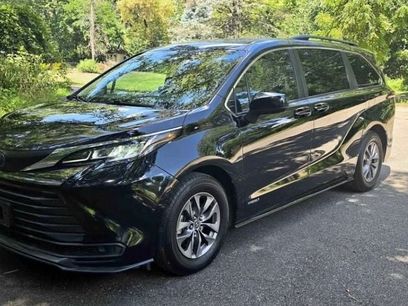 Used 2021 Toyota Sienna LE