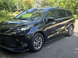 Used 2021 Toyota Sienna LE AWD/4WD video 1