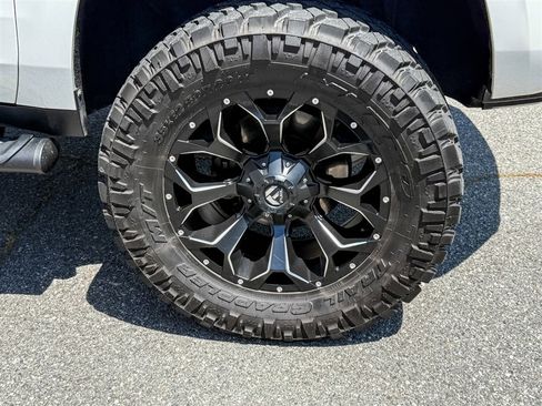 Used 2022 Chevrolet Tahoe Z71 w/ Luxury Package AWD/4WD image 25