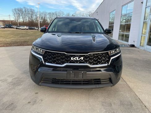 Used 2023 Kia Sorento LX image 3