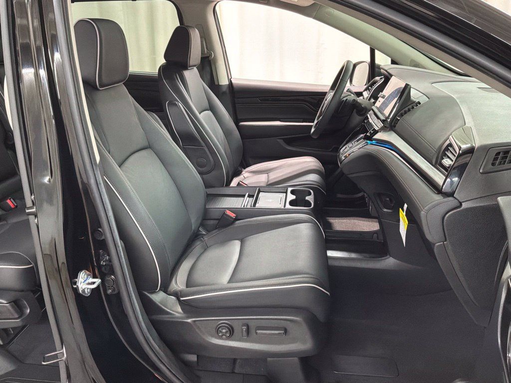 Certified 2026 Honda Odyssey Touring image 32