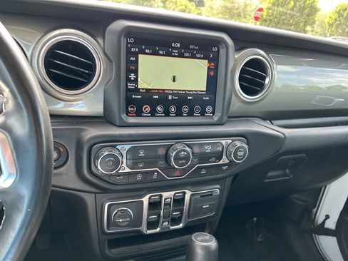 Used 2022 Jeep Wrangler Unlimited Sahara image 23