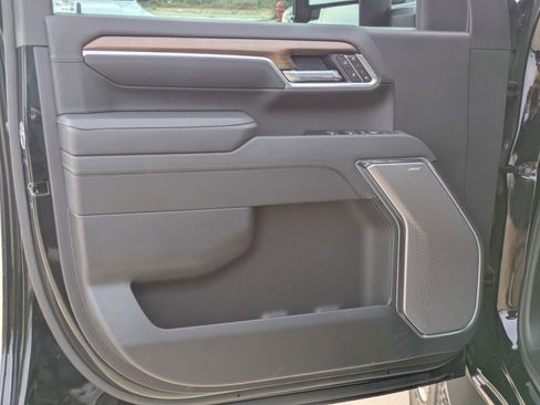 Used 2025 Chevrolet Silverado 3500 High Country w/ High Country Premium Package image 11