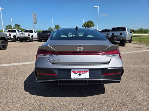 Used 2024 Hyundai Elantra Limited FWD image 6
