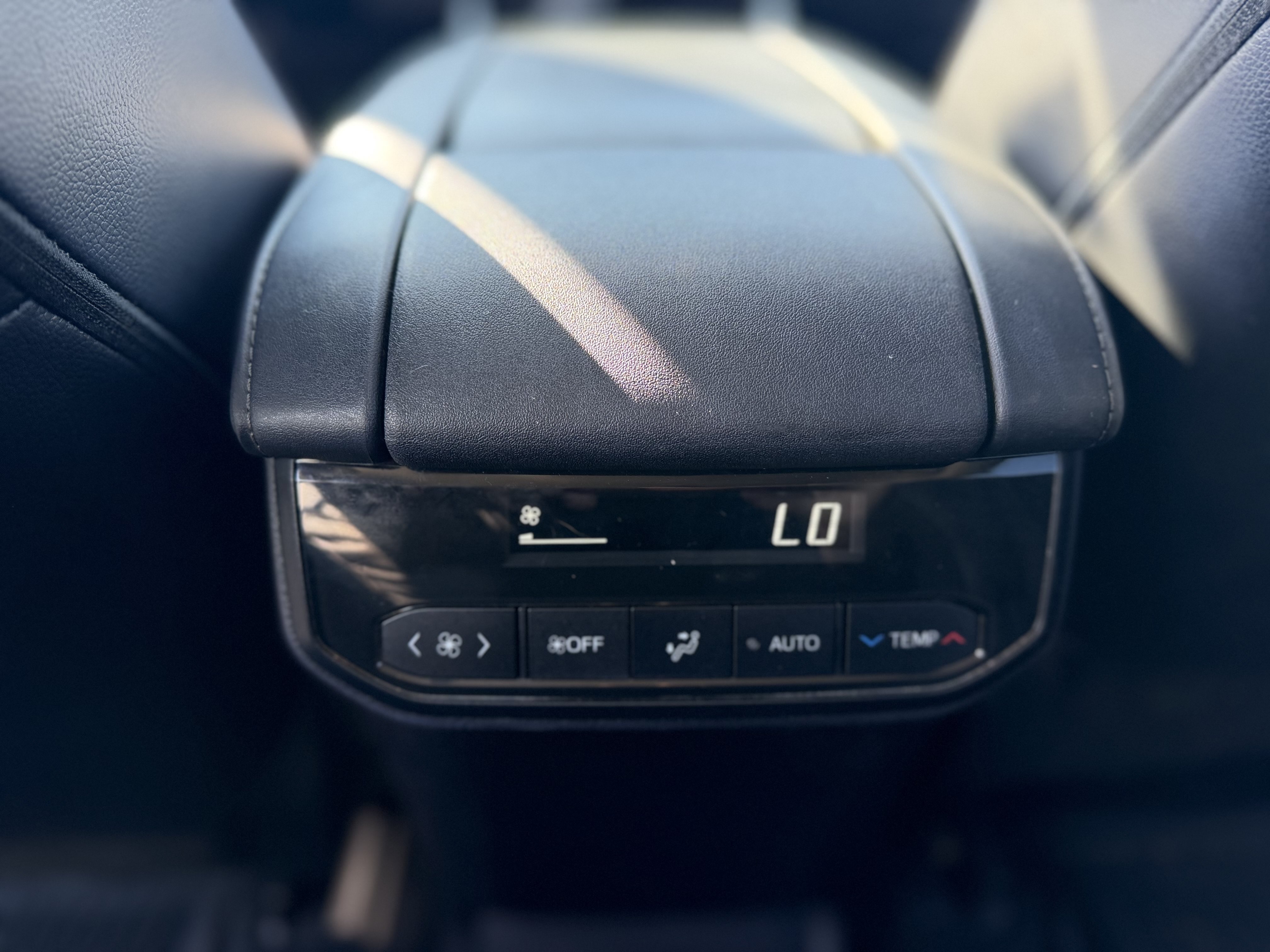 Used 2021 Toyota Highlander XLE AWD/4WD image 10