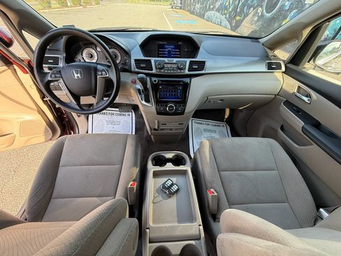 Used 2016 Honda Odyssey SE image 4