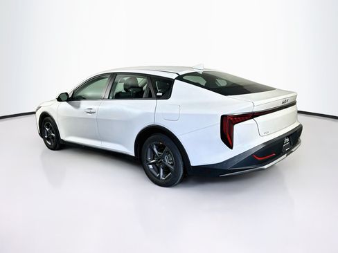 Used 2025 Kia K4 FWD image 5