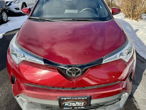Used 2019 Toyota C-HR LE image 3