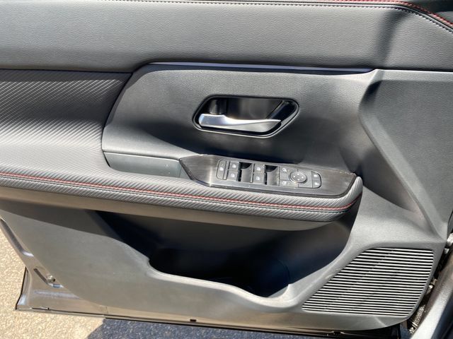 New 2026 Nissan Kicks SR w/ Cold Weather Package AWD/4WD image 13