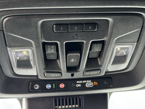 Used 2025 GMC Sierra 2500 AT4 image 24