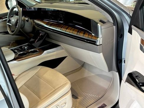 Used 2025 Cadillac Escalade Sport Platinum AWD/4WD image 51