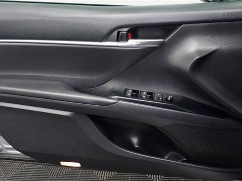 Used 2018 Toyota Camry SE image 29