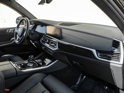 Used 2021 BMW X5 xDrive40i w/ Premium Package image 12