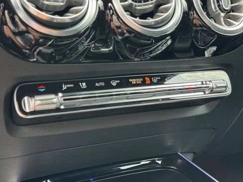 Used 2023 Mercedes-Benz GLA 250 w/ Premium Package image 37