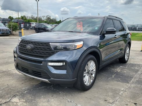 Used 2023 Ford Explorer Limited w/ Limited Technology Package RWD image 3