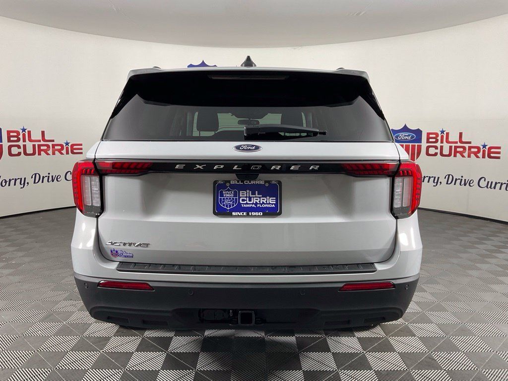 New 2026 Ford Explorer Active RWD image 4