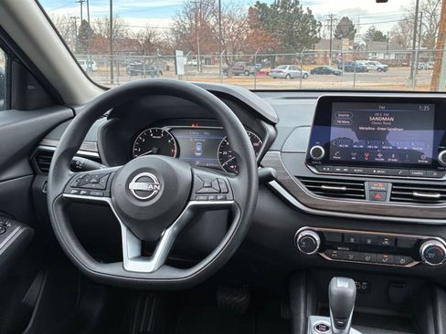 Used 2025 Nissan Altima 2.5 SV image 29