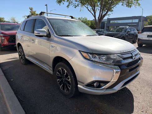 Used 2018 Mitsubishi Outlander GT AWD/4WD image 3