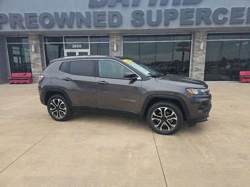 Used 2022 Jeep Compass Limited image 1