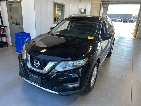 Used 2017 Nissan Rogue SV AWD/4WD image 2