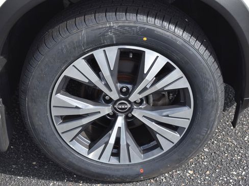 Used 2023 Nissan Rogue SV image 12