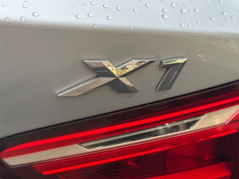 Used 2017 BMW X1 xDrive28i image 6