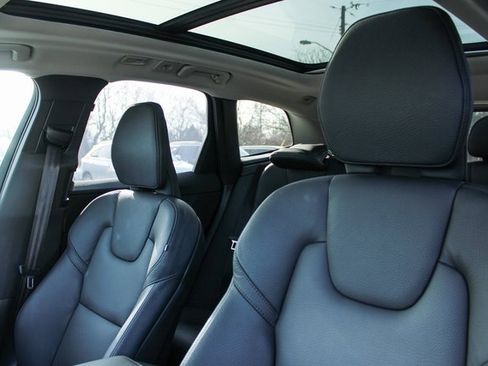 Used 2025 Volvo XC60 B5 Plus image 15