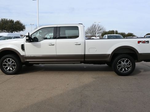 Used 2022 Ford F350 Lariat w/ Lariat Ultimate Package image 2