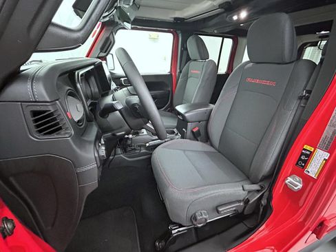 Used 2025 Jeep Wrangler Unlimited Rubicon AWD/4WD image 10