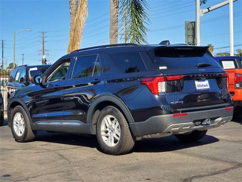 Used 2025 Ford Explorer Active w/ Active Comfort Package image 2