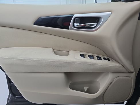 Used 2014 Nissan Pathfinder SV FWD image 26
