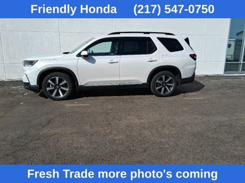 Used 2024 Honda Pilot Touring image 3
