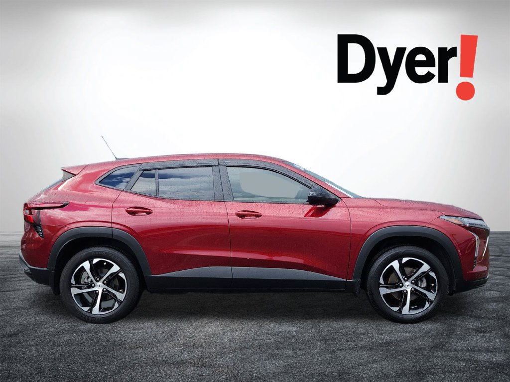 Used 2025 Chevrolet Trax RS FWD image 3