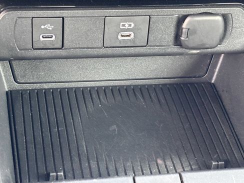 Used 2024 Toyota Prius XLE FWD image 32