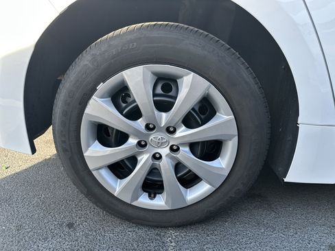 Used 2025 Toyota Corolla LE image 36