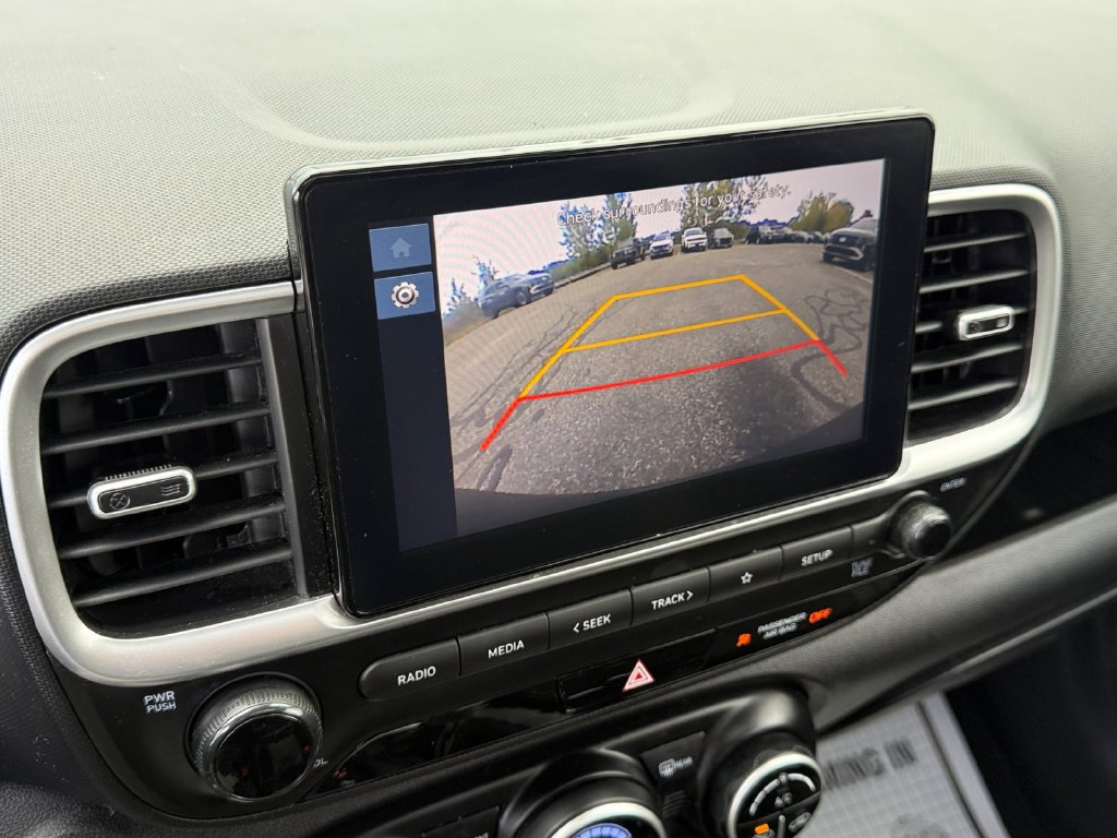 Used 2024 Hyundai Venue SEL FWD image 29