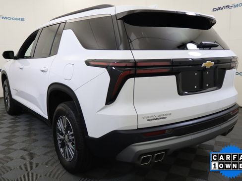 Used 2025 Chevrolet Traverse LT image 9