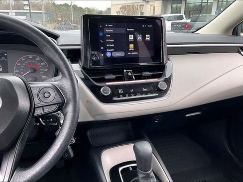 Used 2025 Toyota Corolla LE image 9