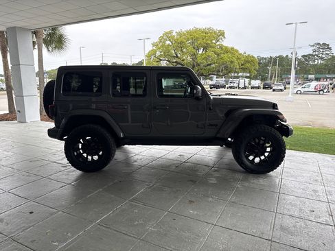 Used 2023 Jeep Wrangler Unlimited Sahara image 10