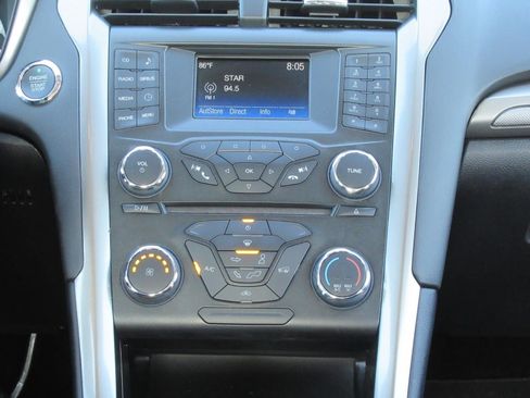 Used 2018 Ford Fusion SE FWD image 15